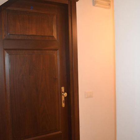 Suites Imperiali Guest House โรม ภายนอก รูปภาพ