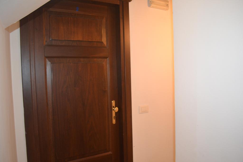 Suites Imperiali Guest House โรม ภายนอก รูปภาพ
